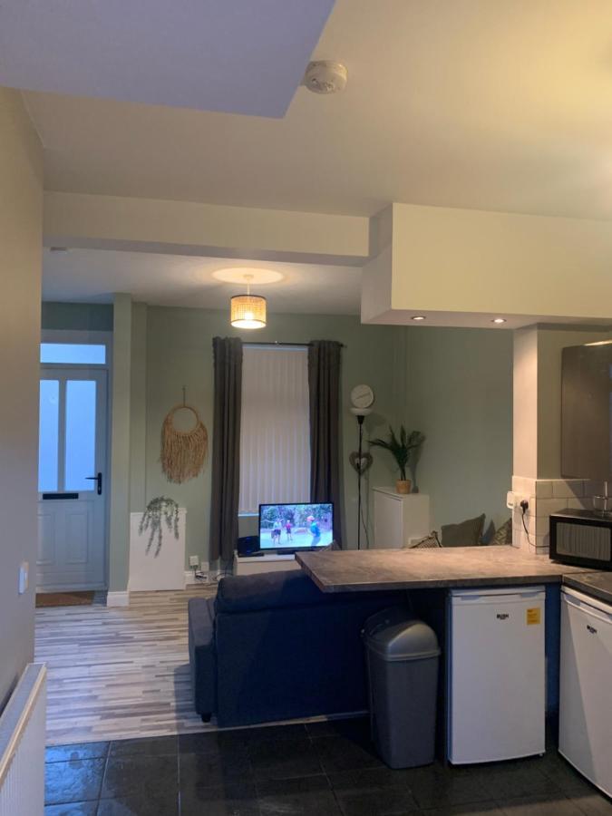 2 Bedroom Cheerful House Close To City Center Belfast Exterior photo