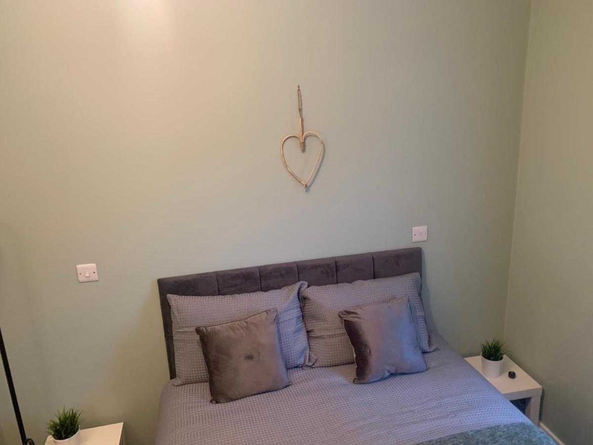 2 Bedroom Cheerful House Close To City Center Belfast Exterior photo