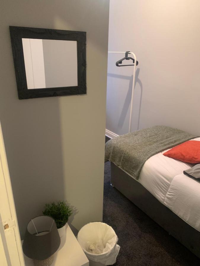 2 Bedroom Cheerful House Close To City Center Belfast Exterior photo