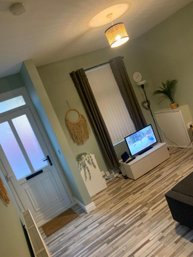 2 Bedroom Cheerful House Close To City Center Belfast Exterior photo