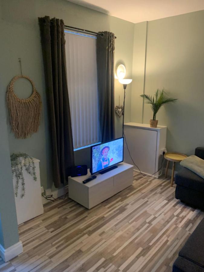 2 Bedroom Cheerful House Close To City Center Belfast Exterior photo