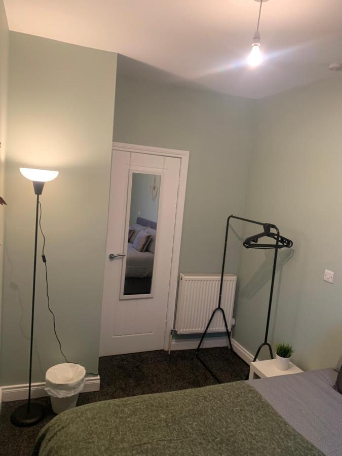2 Bedroom Cheerful House Close To City Center Belfast Exterior photo